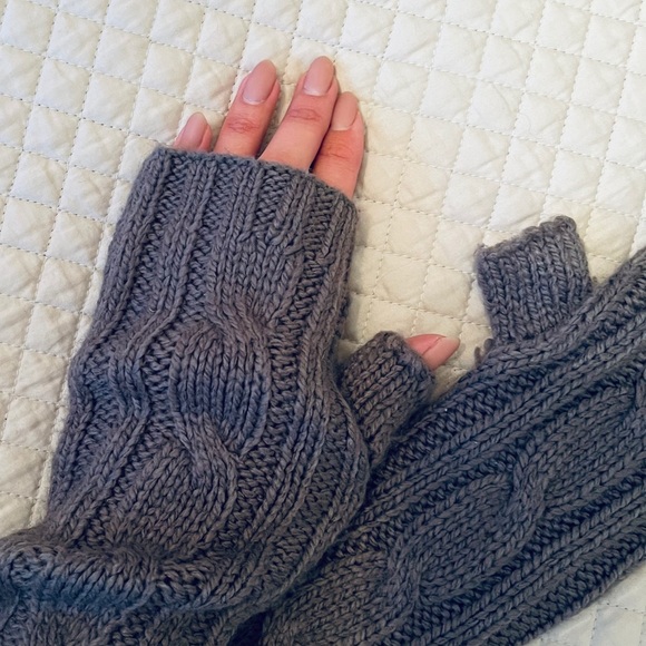 Accessories - Fingerless Knit Gloves